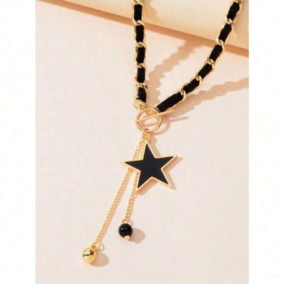 Stylish Butterfly Pendant Necklace - Picture 3 of 3